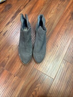 Steve Madden Gray Suede Scalloped Ankle Booties